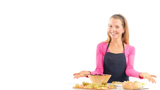 Bucătar zâmbitor care gătește